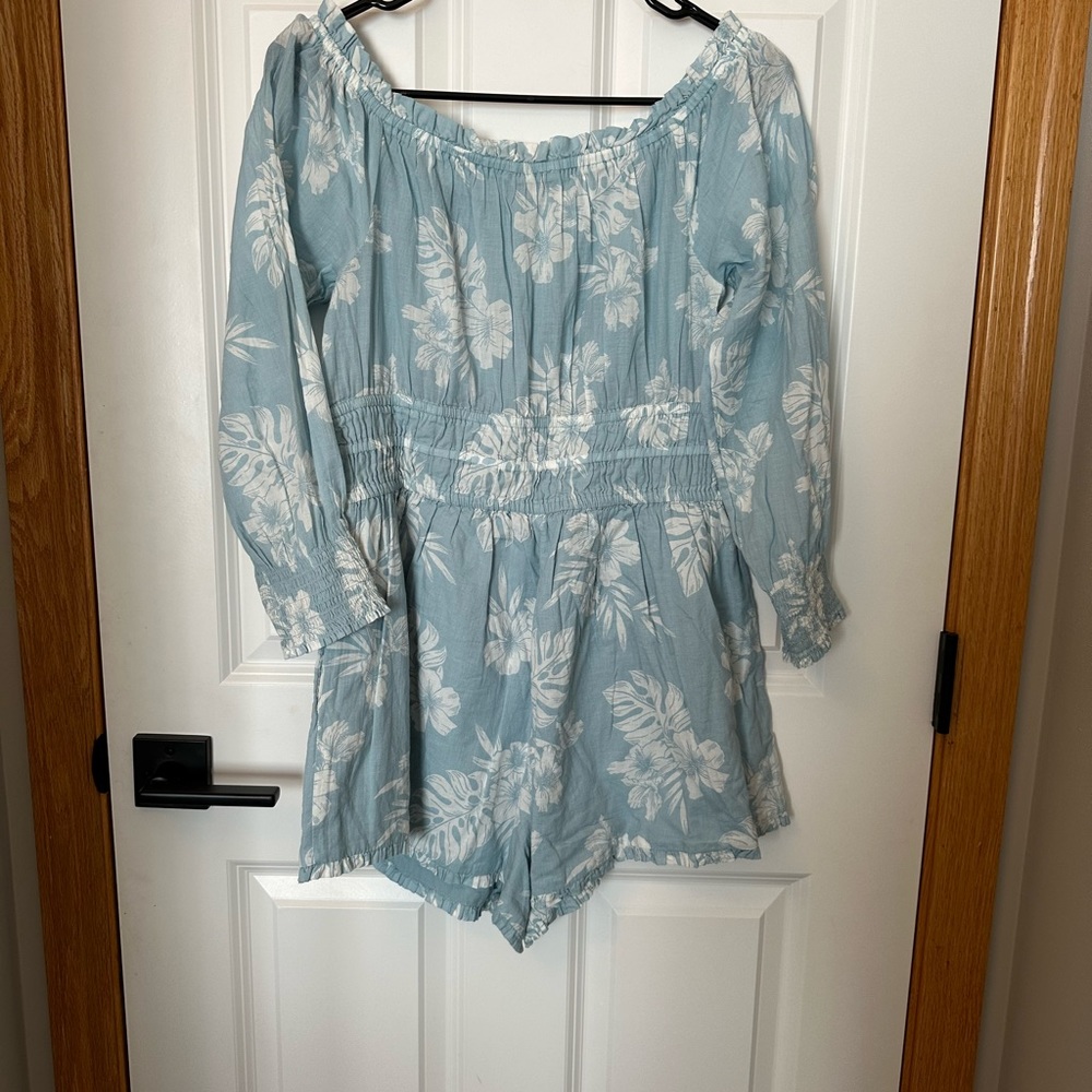 AEO blue floral smocked romper. Size M. Excellent preworn condition. - Picture 2 of 9